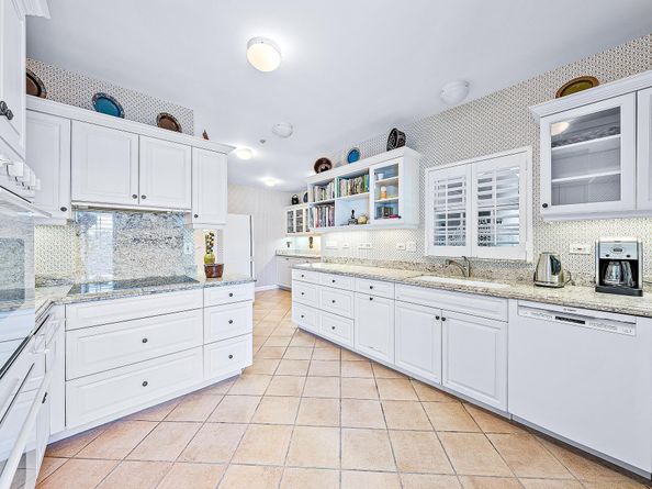 2160 Ibis Isle Road 9, Palm Beach FL 33480