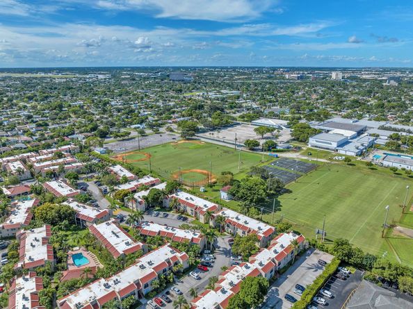 5300 NE 6th Ave E16, Fort Lauderdale FL 33334
