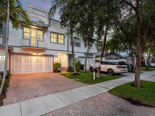 220 NE 15th  Ave 220, Fort Lauderdale FL 33301