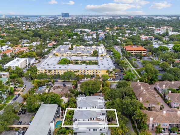 220 NE 15th  Ave 220, Fort Lauderdale FL 33301