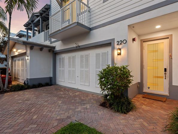 220 NE 15th  Ave 220, Fort Lauderdale FL 33301