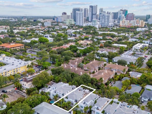 220 NE 15th  Ave 220, Fort Lauderdale FL 33301