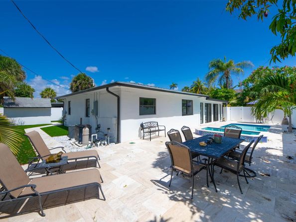 3208 Dow St, Pompano Beach FL 33062