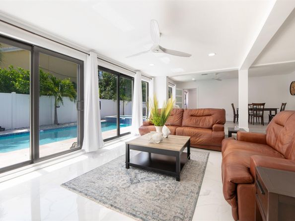 3208 Dow St, Pompano Beach FL 33062