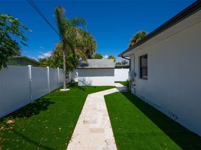 3208 Dow St, Pompano Beach FL 33062