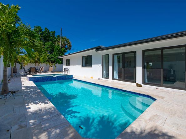 3208 Dow St, Pompano Beach FL 33062