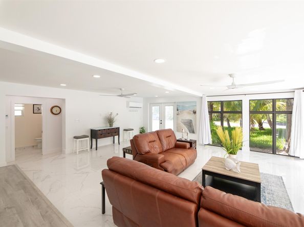 3208 Dow St, Pompano Beach FL 33062
