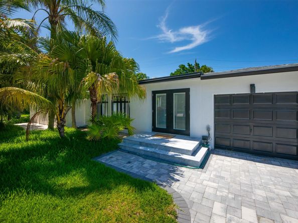 3208 Dow St, Pompano Beach FL 33062