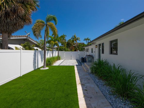 3208 Dow St, Pompano Beach FL 33062