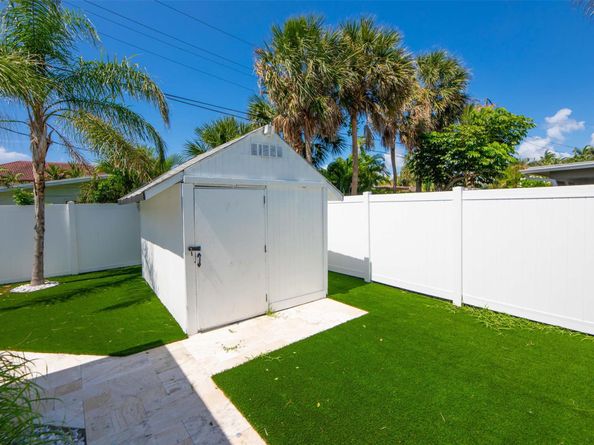 3208 Dow St, Pompano Beach FL 33062