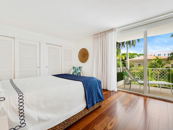 354 Chilean Avenue 3e, Palm Beach FL 33480