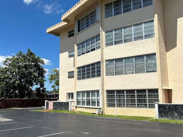 4191 NW 41st St 312, Lauderdale Lakes FL 33319