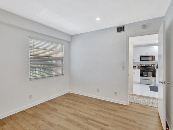 1200 SW 124th Ter 404 O, Pembroke Pines FL 33027