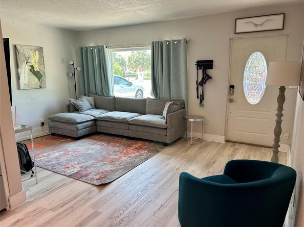 561 NE 61st St, Oakland Park FL 33334