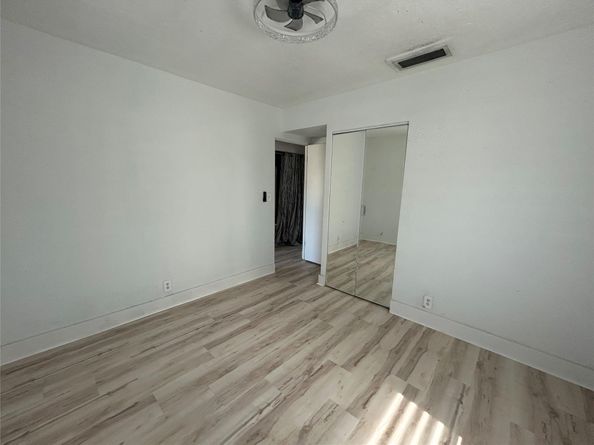 561 NE 61st St, Oakland Park FL 33334
