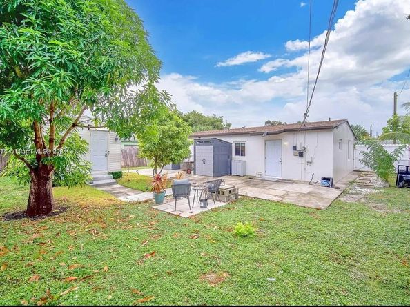 561 NE 61st St, Oakland Park FL 33334