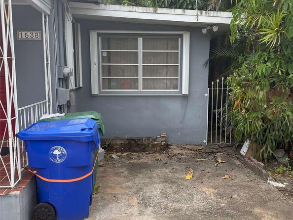 1538 NW 15th Ave, Miami FL 33125
