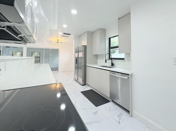 2021 NE 59th Place, Fort Lauderdale FL 33308