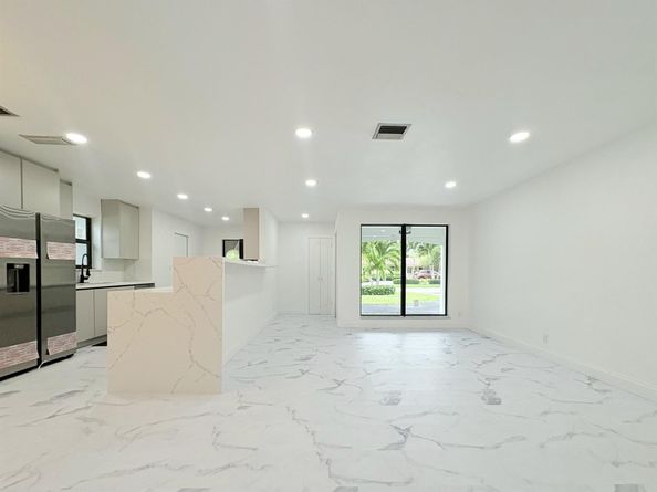 2021 NE 59th Place, Fort Lauderdale FL 33308