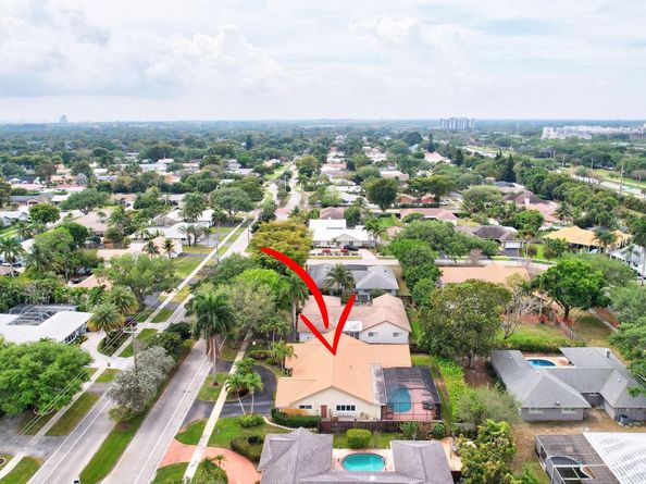 321 El Dorado Pkwy, Plantation FL 33317