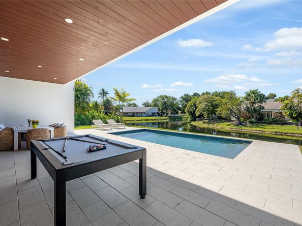 1000 SW 93rd Ave, Plantation FL 33324