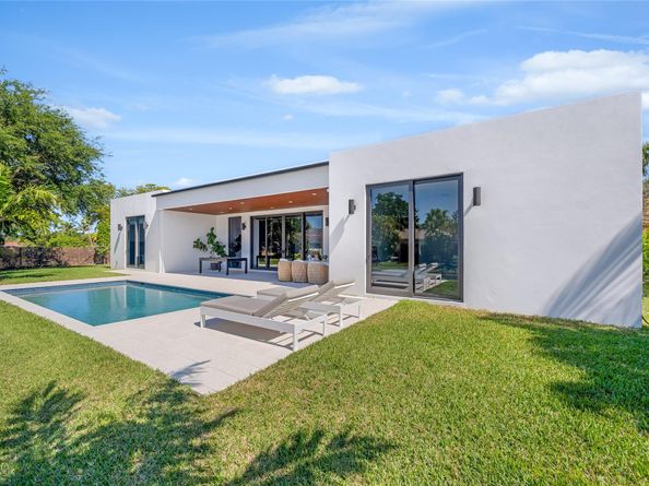 1000 SW 93rd Ave, Plantation FL 33324