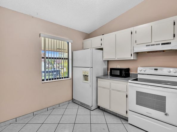 22124 Palms Way 206, Boca Raton FL 33433