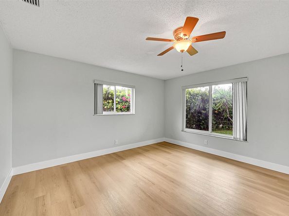 1480 SW 66th Ter, Plantation FL 33317