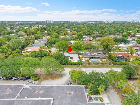 1480 SW 66th Ter, Plantation FL 33317