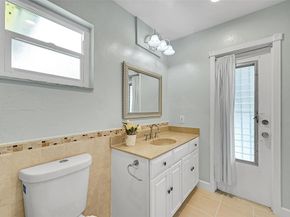 1480 SW 66th Ter, Plantation FL 33317