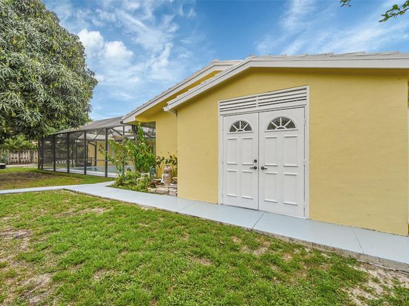 1480 SW 66th Ter, Plantation FL 33317