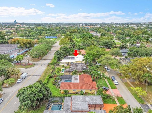 1480 SW 66th Ter, Plantation FL 33317