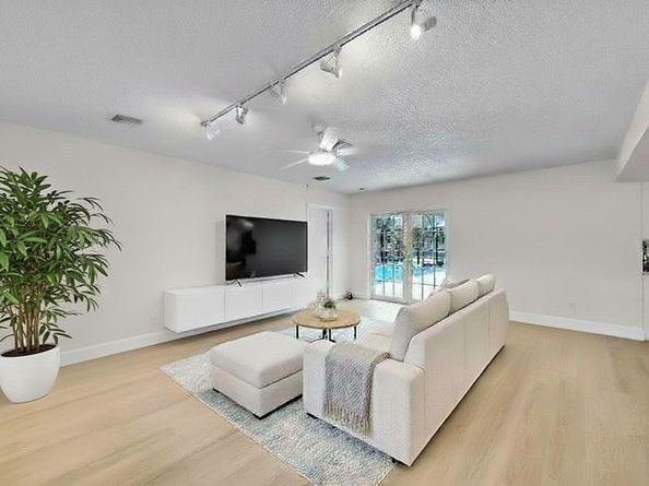 1480 SW 66th Ter, Plantation FL 33317