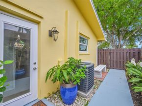 1480 SW 66th Ter, Plantation FL 33317