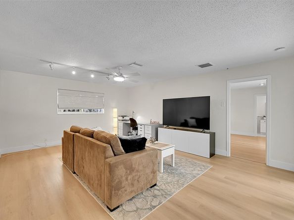 1480 SW 66th Ter, Plantation FL 33317