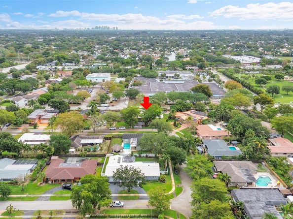 1480 SW 66th Ter, Plantation FL 33317