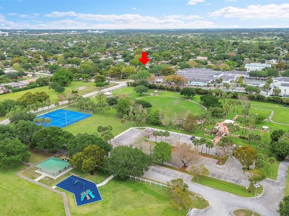 1480 SW 66th Ter, Plantation FL 33317
