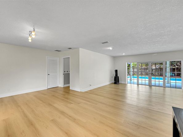 1480 SW 66th Ter, Plantation FL 33317
