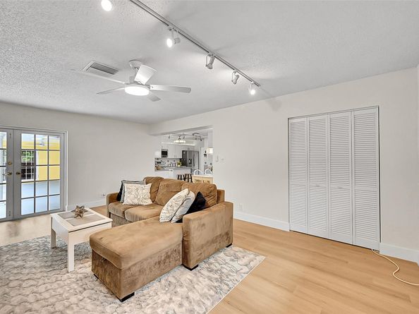 1480 SW 66th Ter, Plantation FL 33317