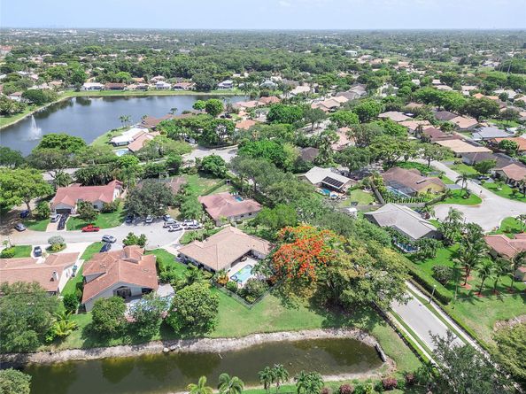 6351 NW 52nd St, Coral Springs FL 33067