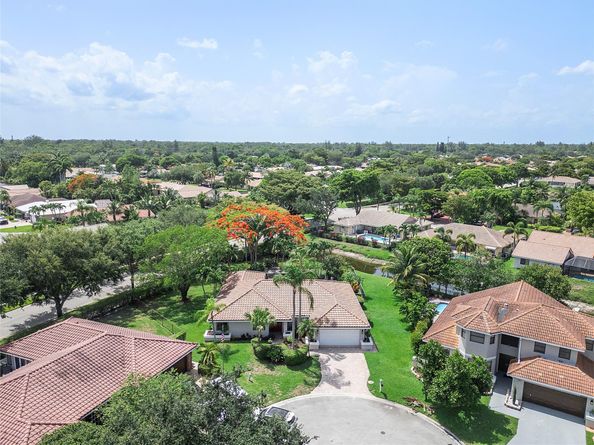 6351 NW 52nd St, Coral Springs FL 33067