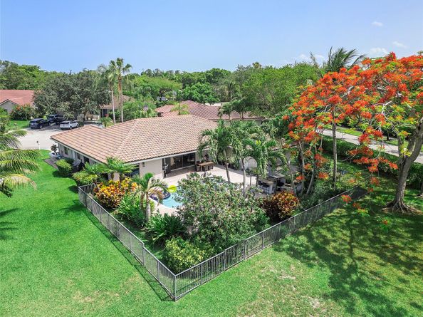 6351 NW 52nd St, Coral Springs FL 33067