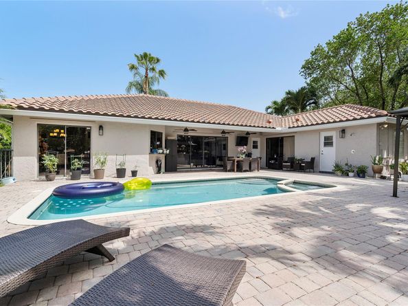 6351 NW 52nd St, Coral Springs FL 33067