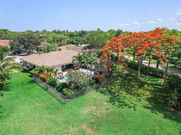 6351 NW 52nd St, Coral Springs FL 33067
