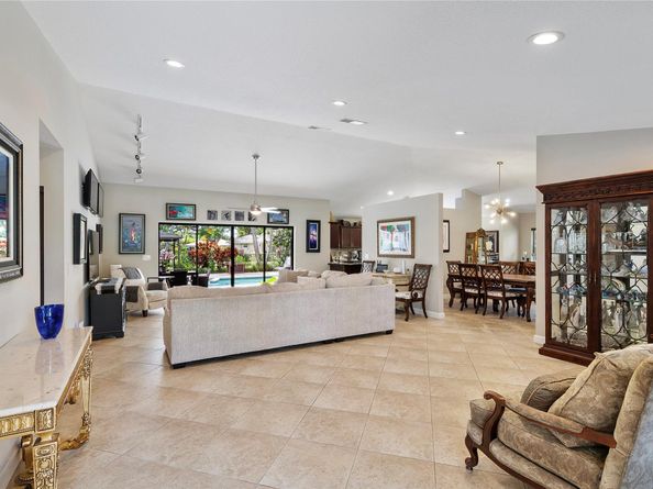 6351 NW 52nd St, Coral Springs FL 33067