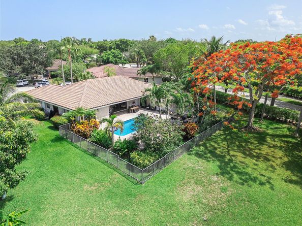 6351 NW 52nd St, Coral Springs FL 33067