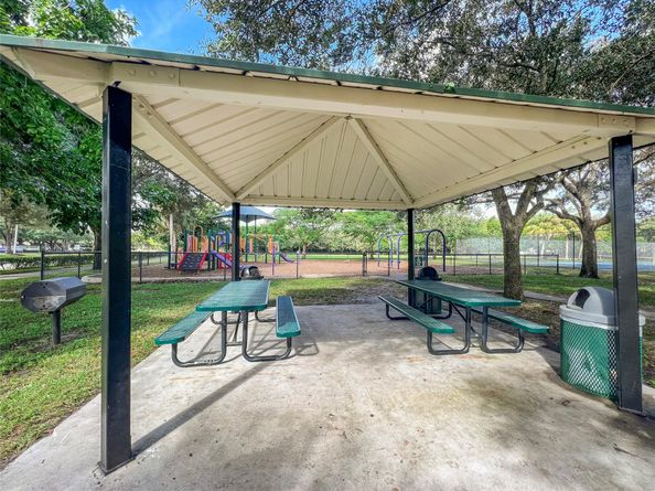 6351 NW 52nd St, Coral Springs FL 33067
