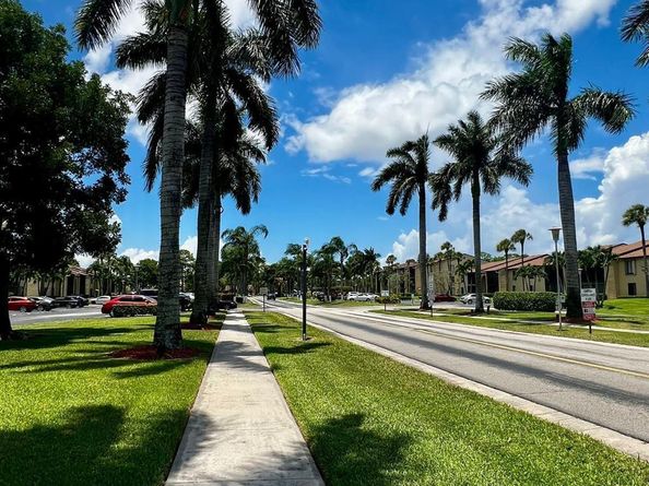 615 Sea Pine Way E, Greenacres FL 33415