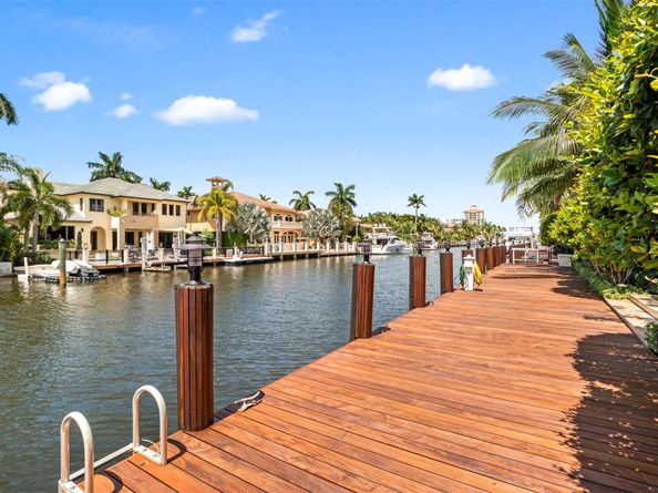15 Pelican Dr, Fort Lauderdale FL 33301