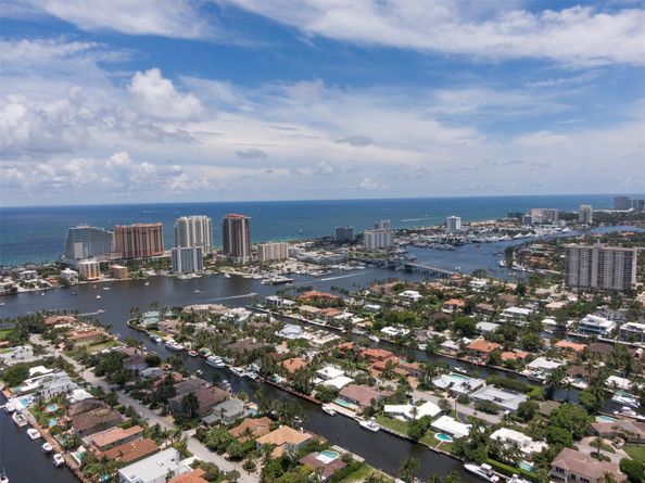 15 Pelican Dr, Fort Lauderdale FL 33301